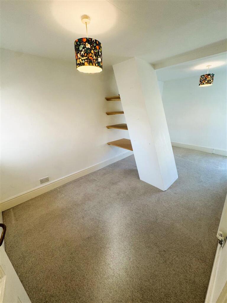 bedroom 4.JPG