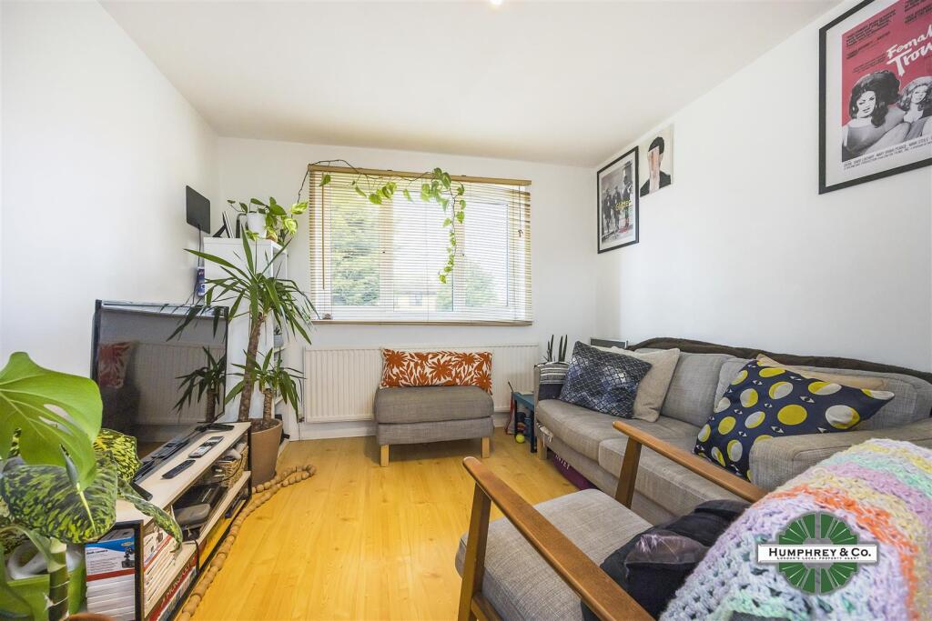 5  Fielders Close  Enfield -006.jpg