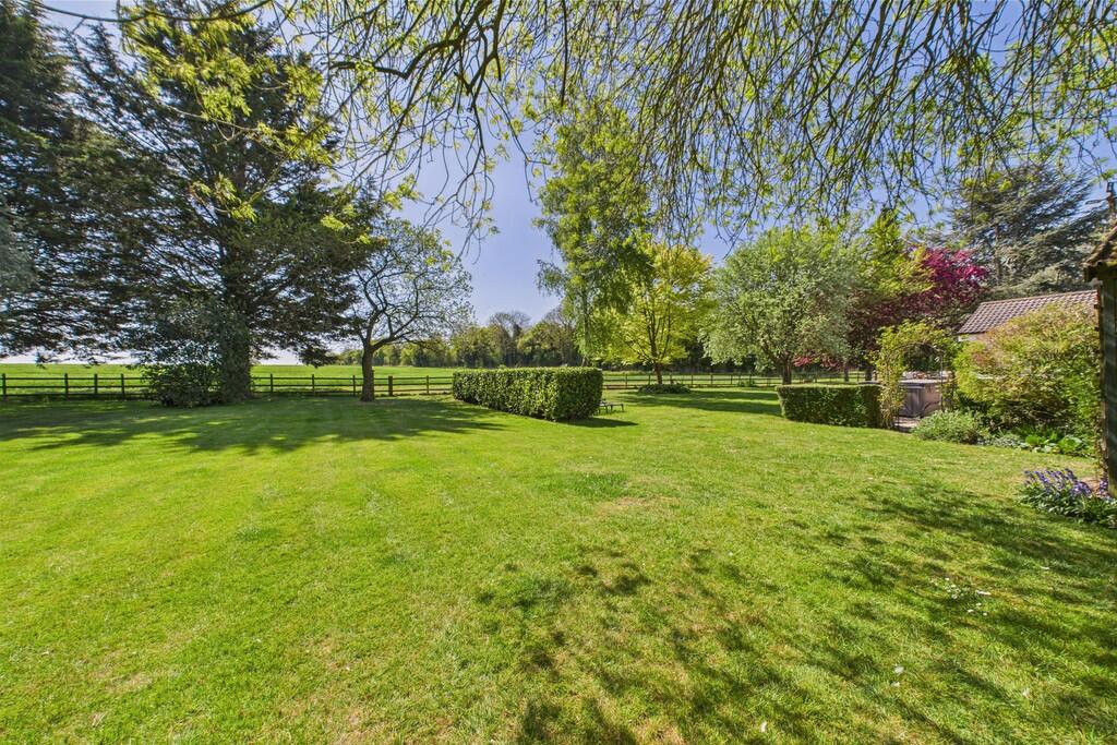 CAM01689G0-PR0465...