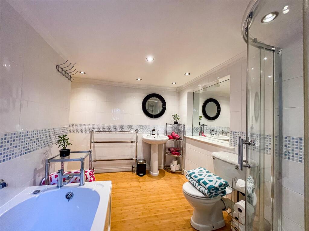 Bryants Master Bathroom 2.jpg