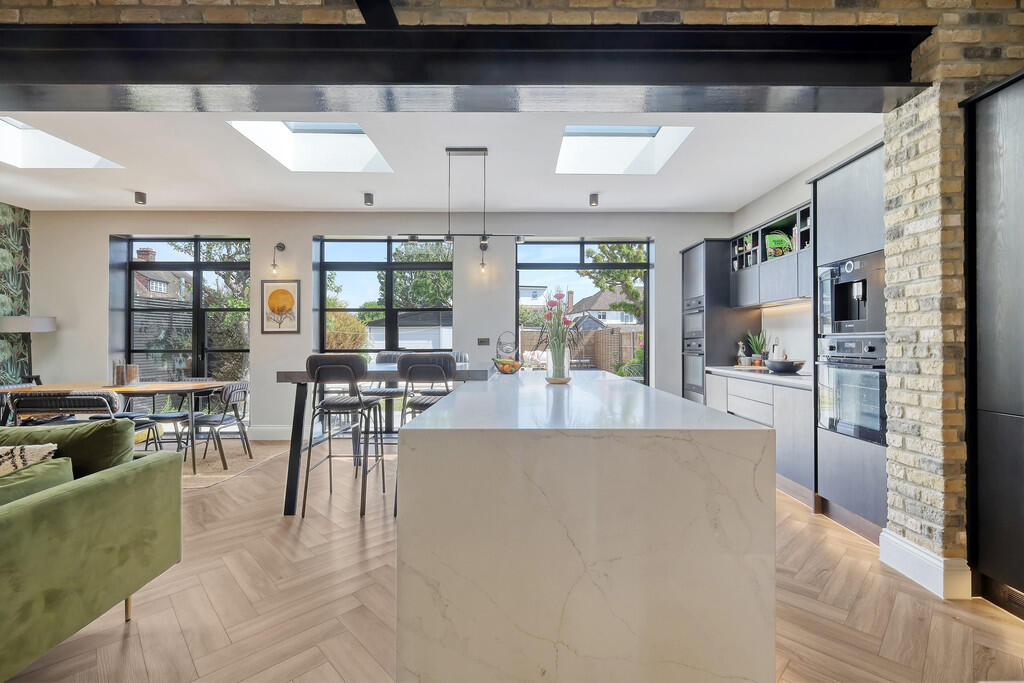 6 Winsford Garden...