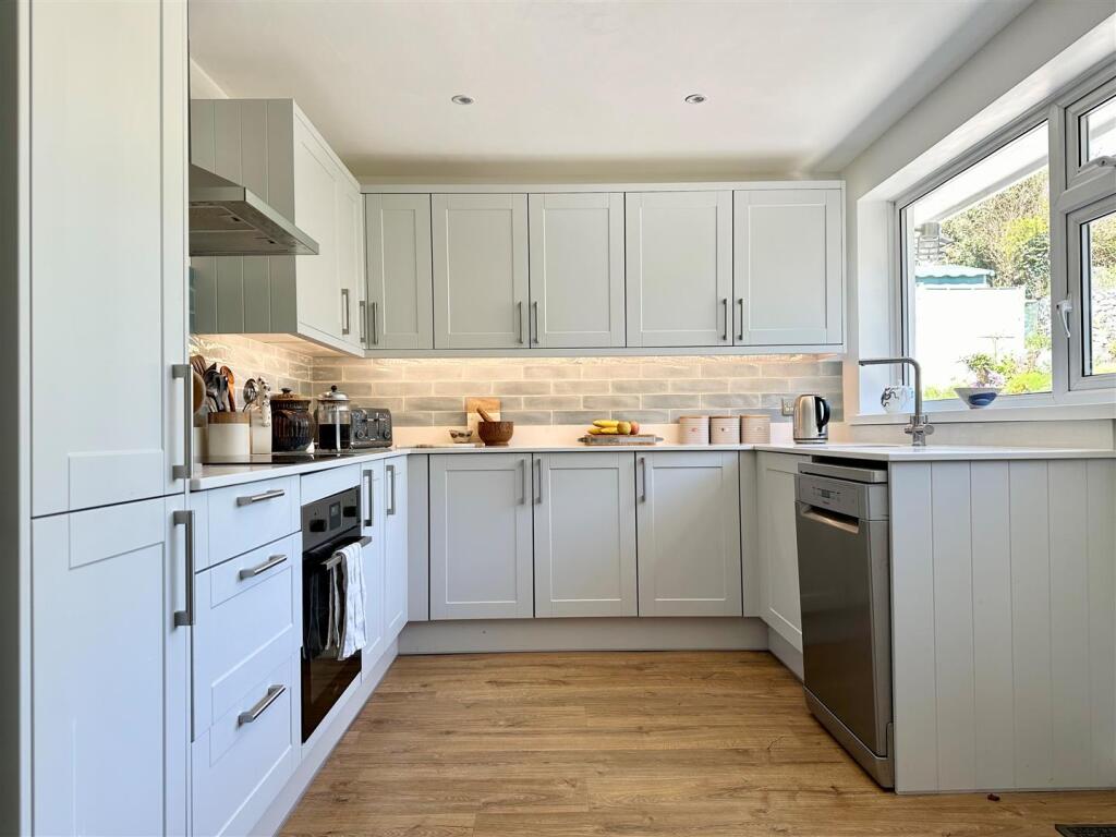 Kitchen 1.jpg