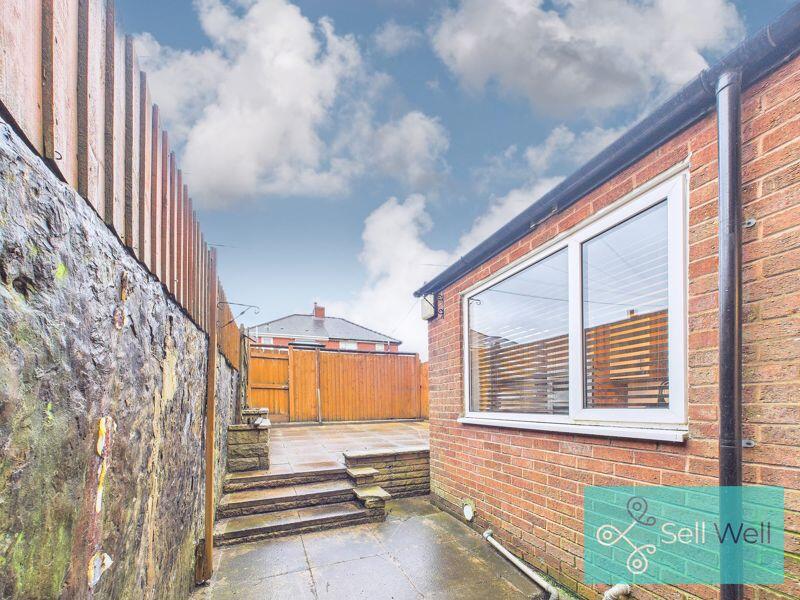 Low-Maintenance Rear Yard