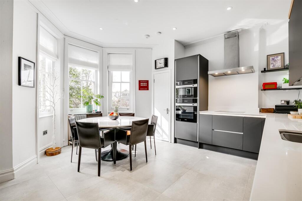 Prebend Mansions, W4 - TO LET