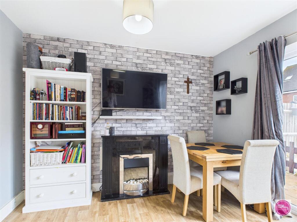 Skylark Drive, Branston (11).jpg