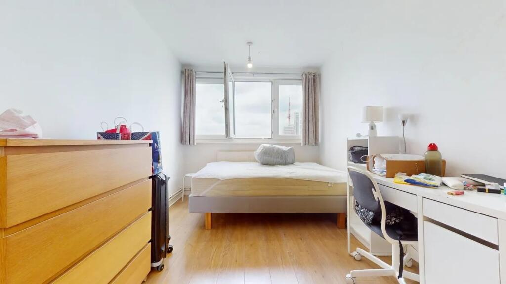 Bright and tidy single bedroom featuring a larg...