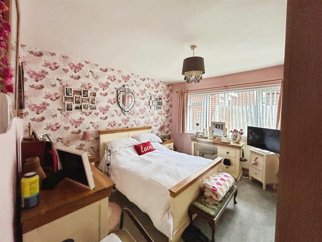 f7b6b2f7-F-42F0-BD3B-CC5BD376035D-1976-00000053490