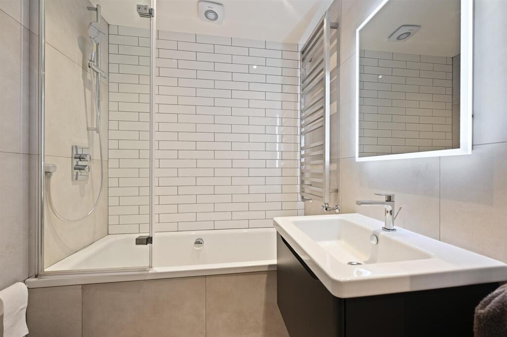 BW - Surrendale Place - 27 (1).jpg