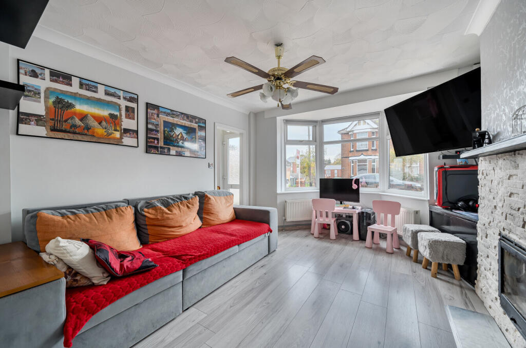 1374108-8-690b635...