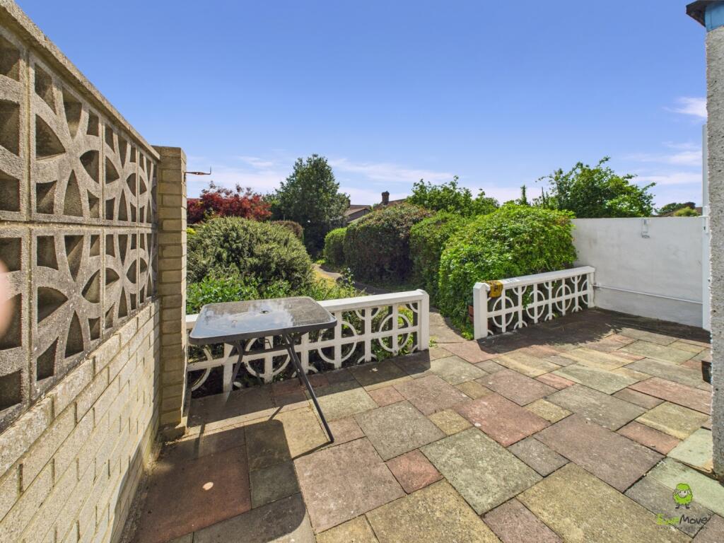 CAM03779G0-PR0235-STILL009