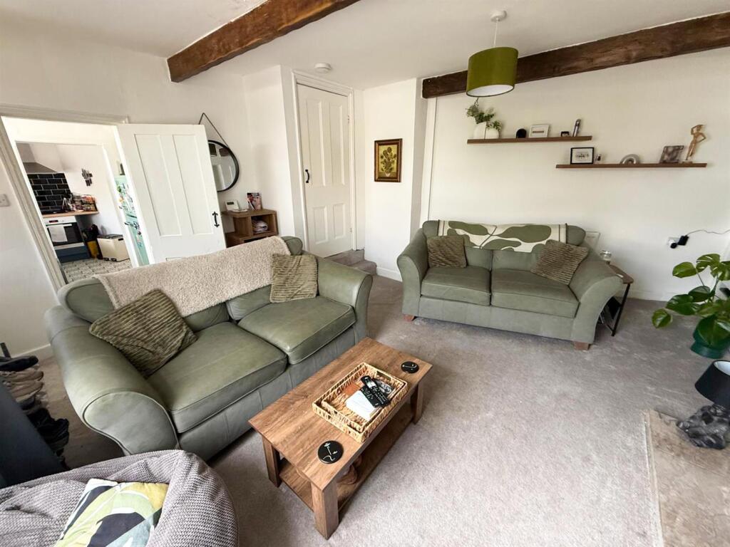 Two bedroom end terrace in Steeton (2).jpg