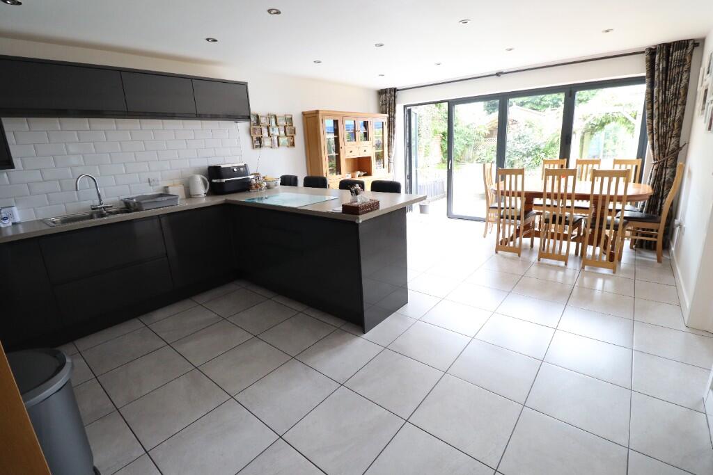 Kitchen/Dining Area