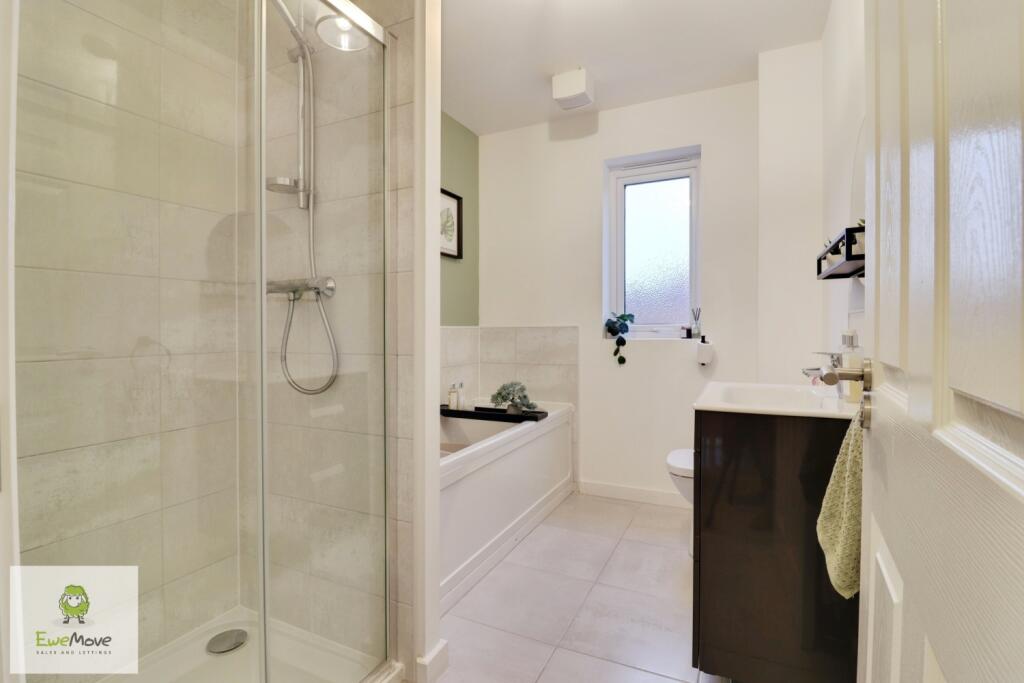 Family Bathroom - EweMove Cannock