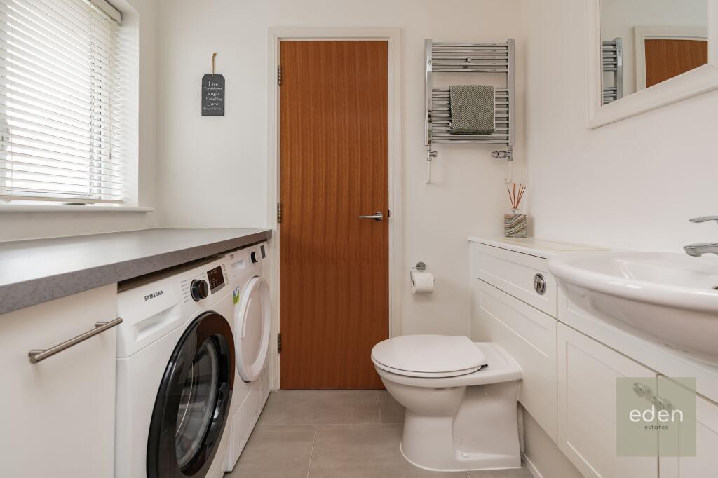 SEPARATE WC/UTILITY ROOM