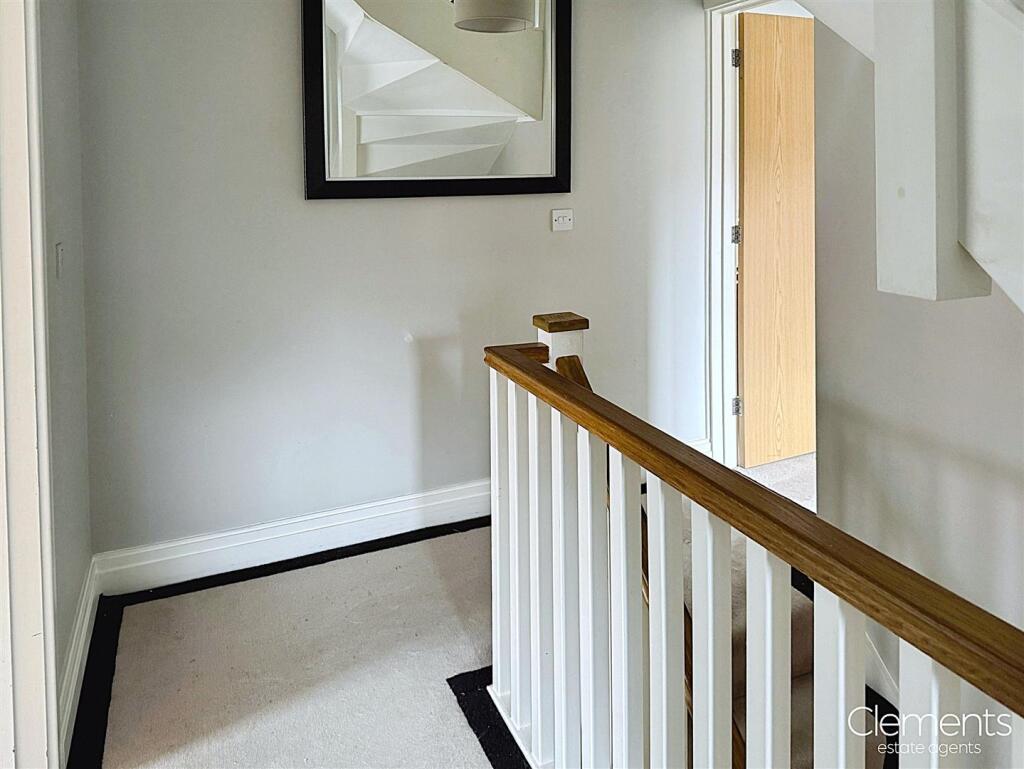 FIRST FLOOR LANDING
