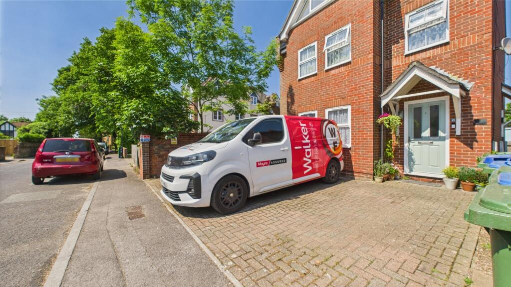 ewemove-InkermanRoad--parkingfortwo