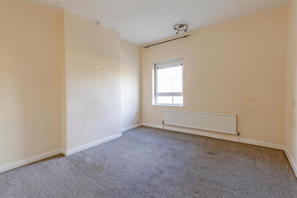 Bedroom 1-1.jpg