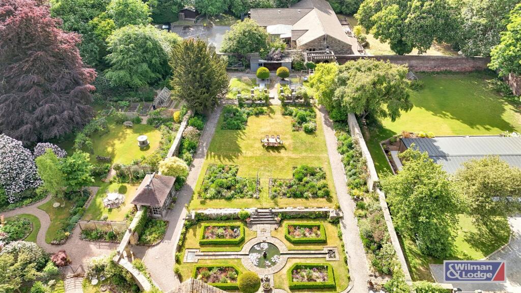 Period Property - Four Bed with Formal Gardens (49