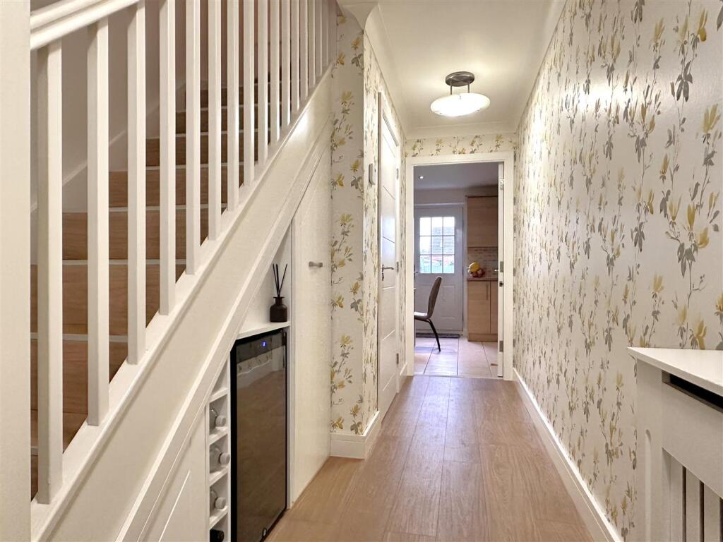 Inviting Entrance Hall 649