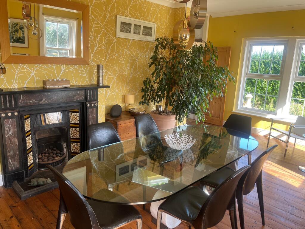 Dining Room 2 T202509031625.jpg