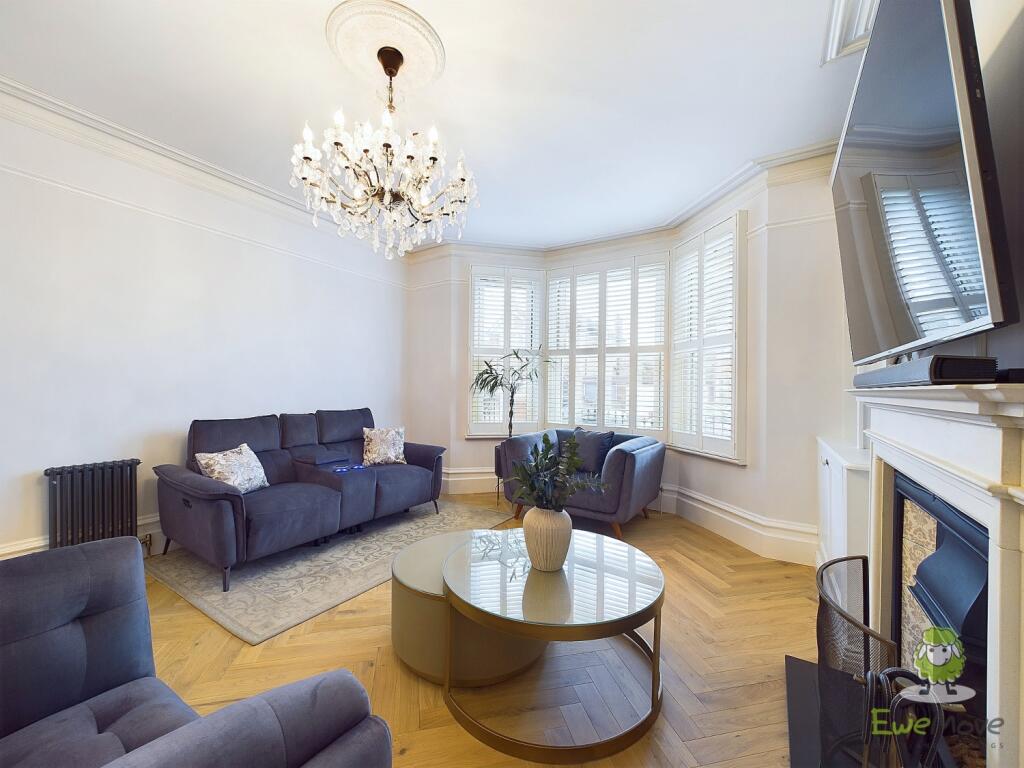 CAM01543G0-PR0103-STILL012