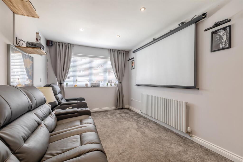 8660037-interior21.jpg