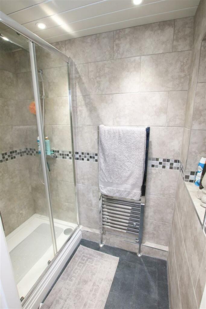 SEPARATE SHOWER ROOM