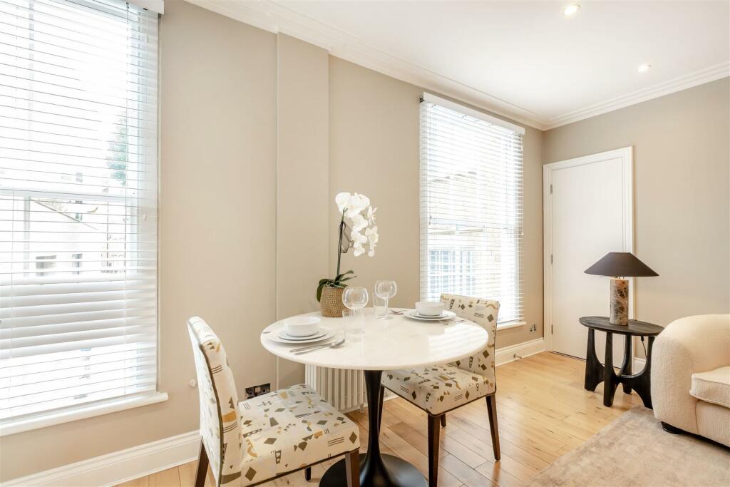 8515327-interior02.jpg