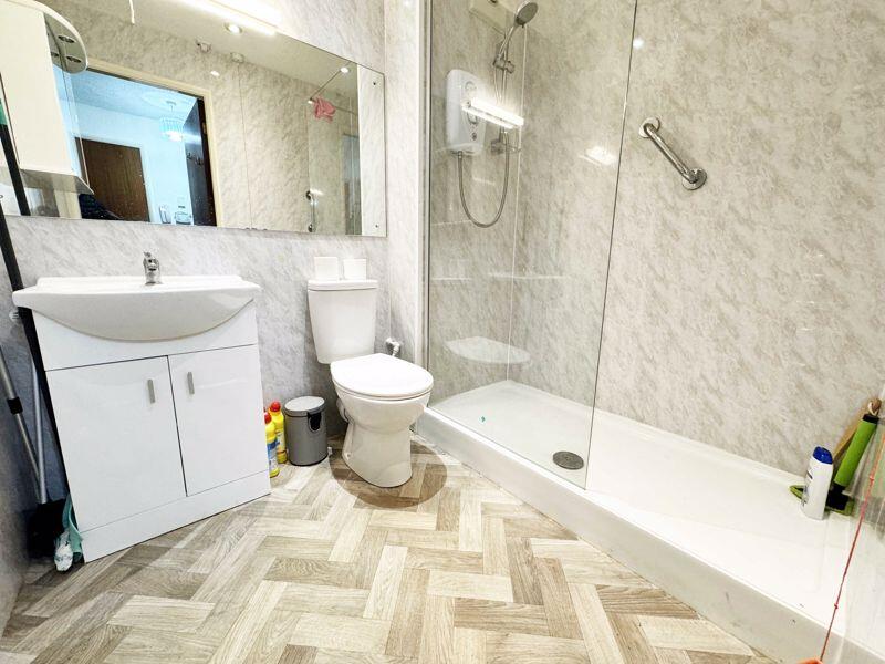 SHOWER ROOM