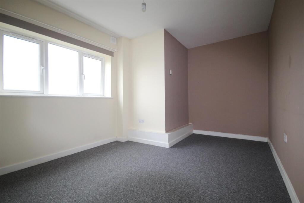 new 2nd bedroom pic.JPG