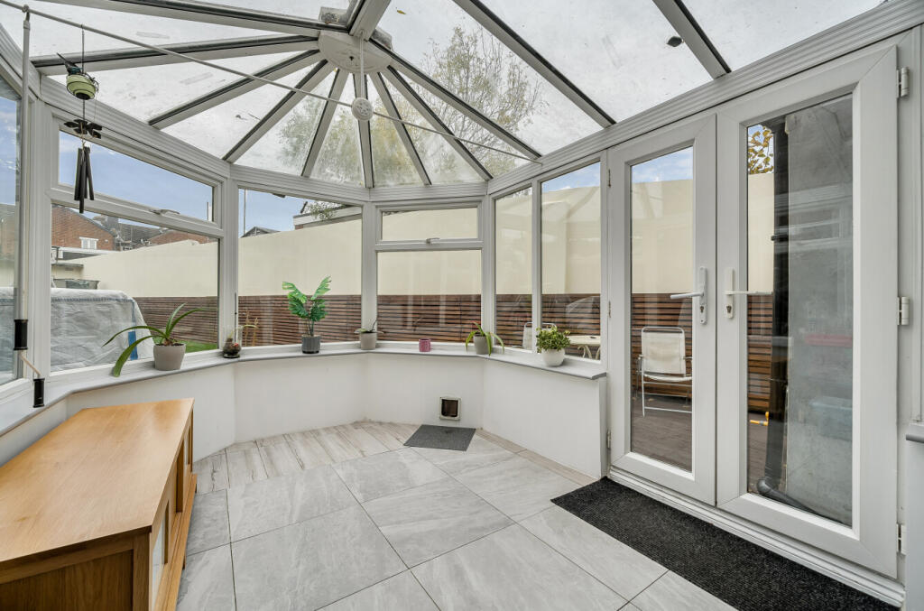 1374108-15-690b66...