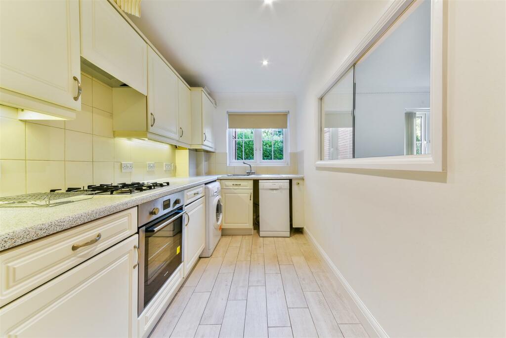 CORNER FARM CLOSE, 21- (13).jpg