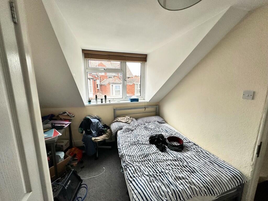 bedroom 14 old pa...