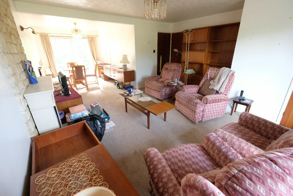 SITTING/DINING ROOM