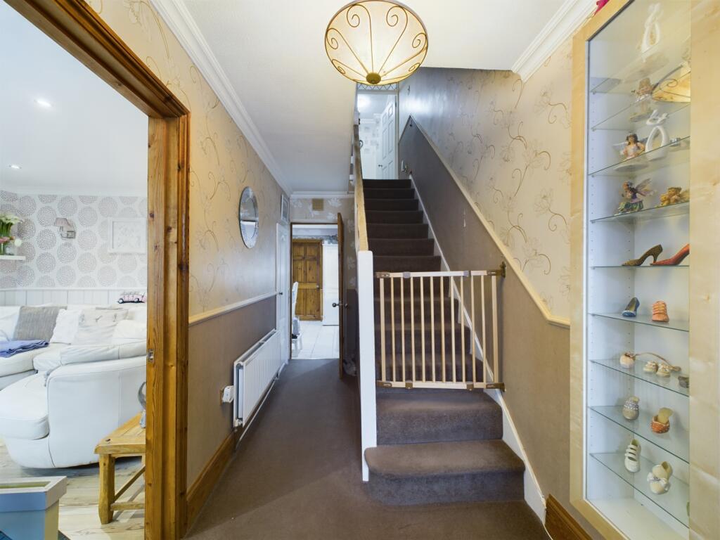 CAM02023G0-PR0121-STILL033