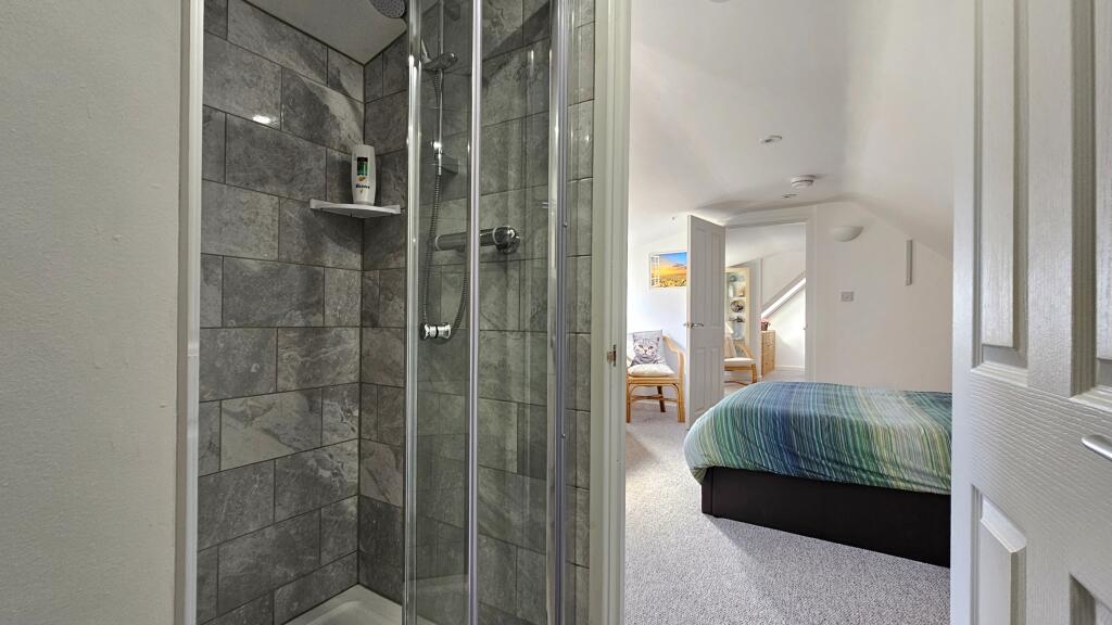 Bedroom 6 Ensuite