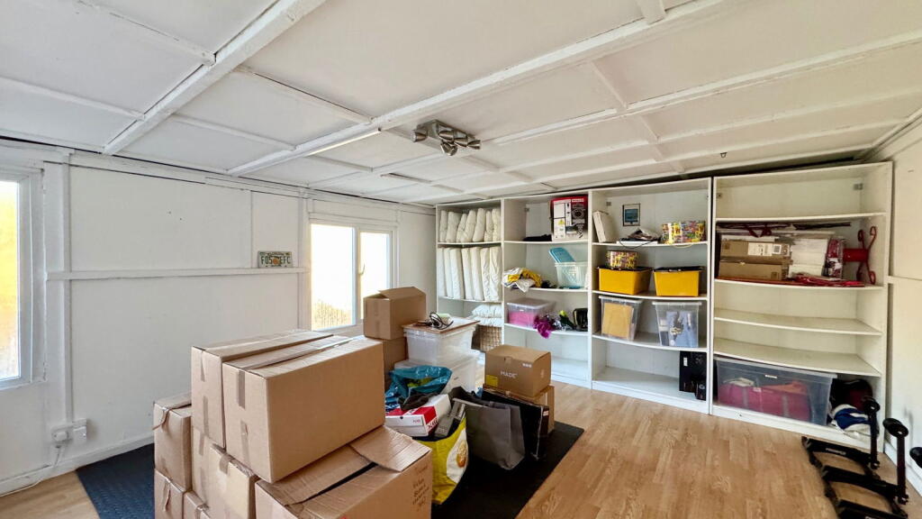 Paradise Way, Chapel Row, Reading, RG7 6PA