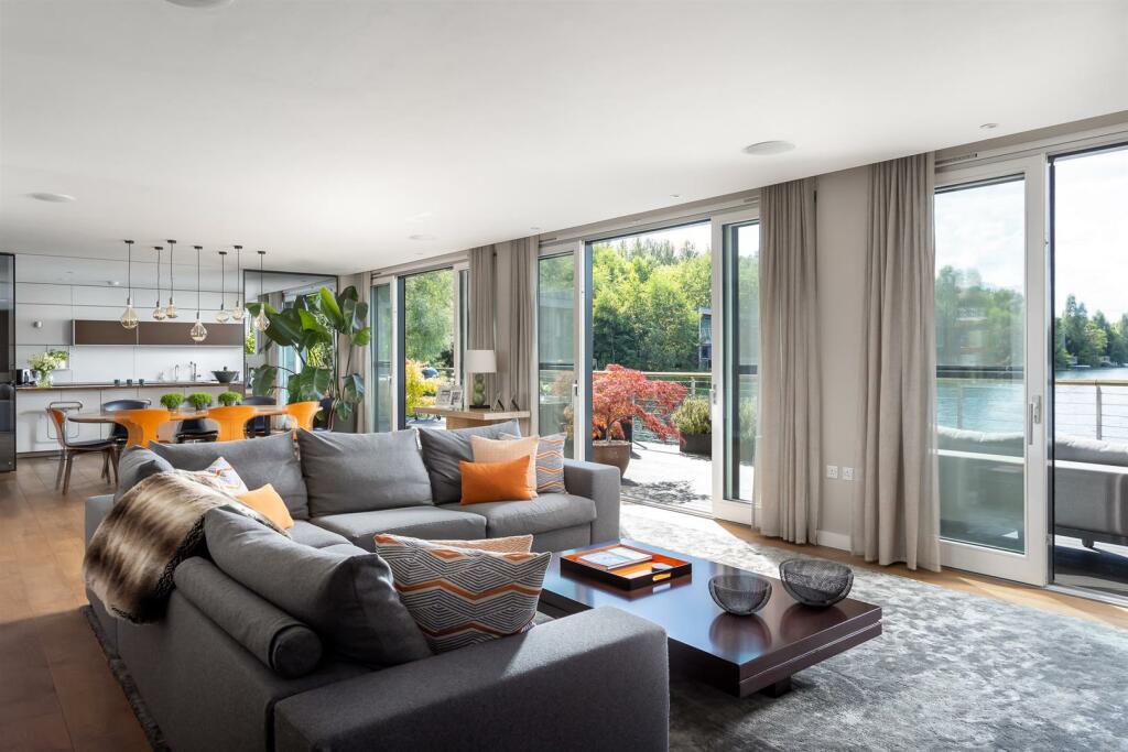 18 - 19 Longcross Causeway - GL7 3DT - Web.jpg