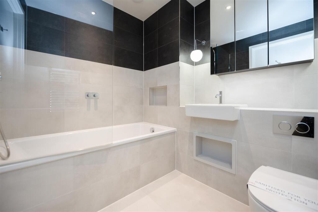 Bathroom    .jpg