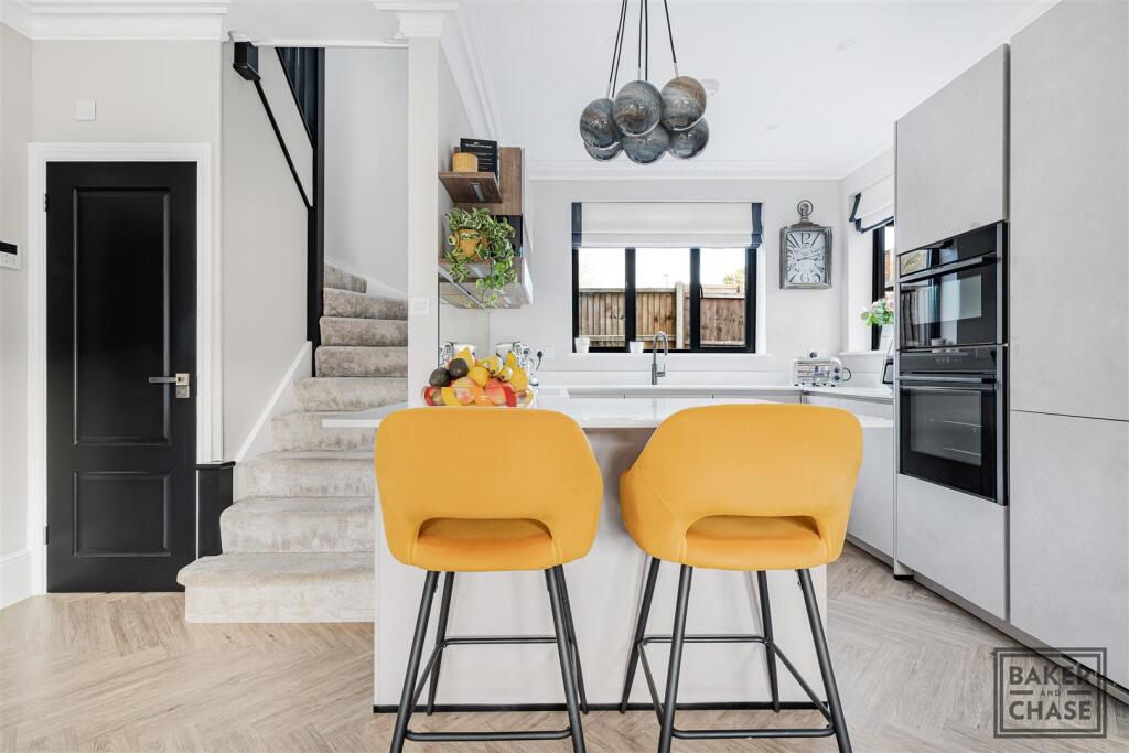 Lounge/Kitchen (Open-Plan)