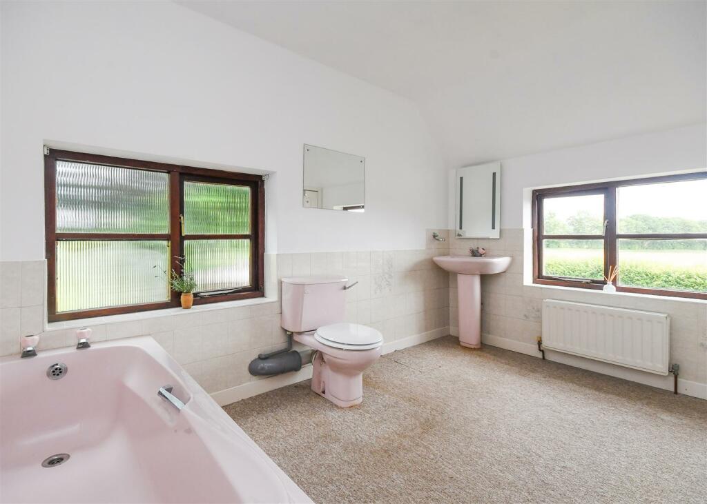 4 Beamish Lane - Bathroom.jpg