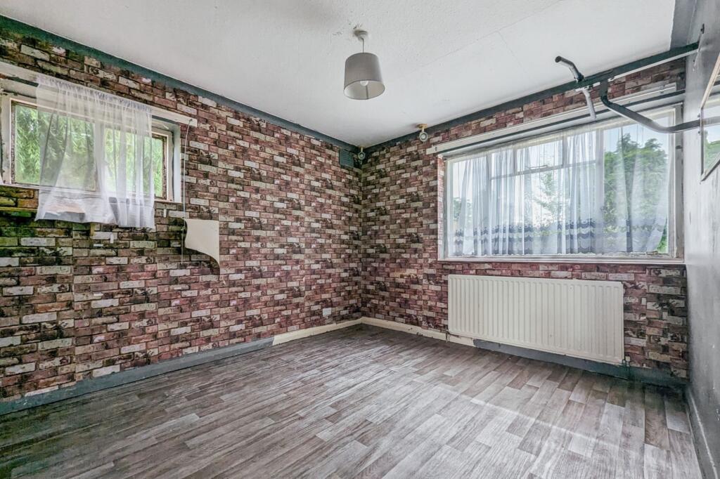 1 Farm Drive, Shirley, Croydon CR0 8HX