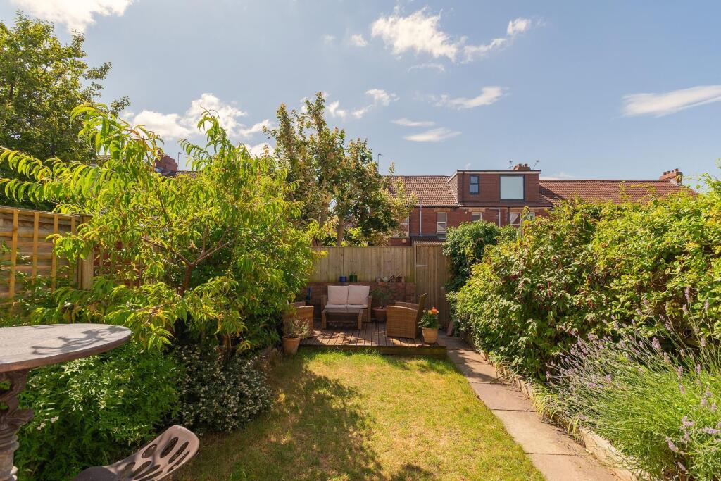 1B9RKE - External I.jpg