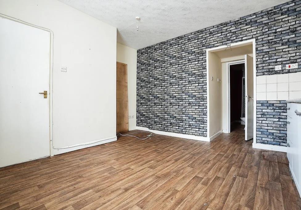 2 - Block of Flats for Auction, Paulton, Bristol.j