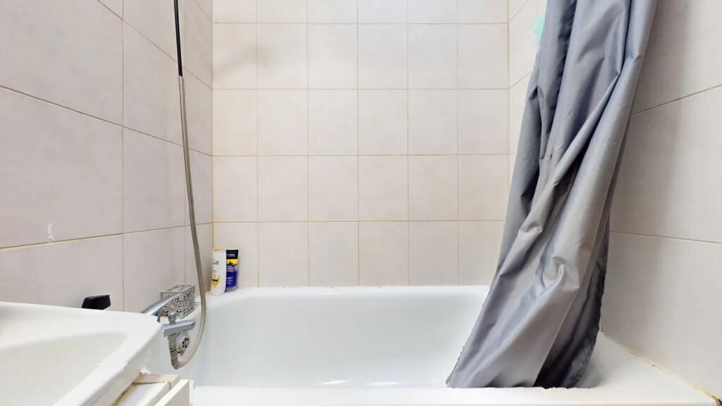 A clean and functional bathroom suite featuring...