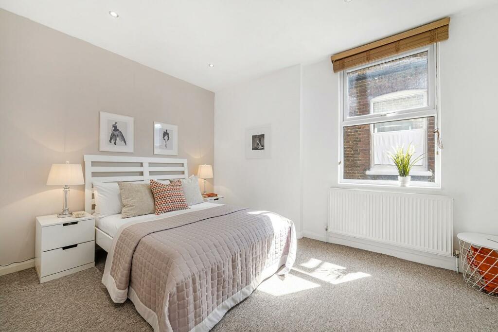 Principal bedroom (2).jpg