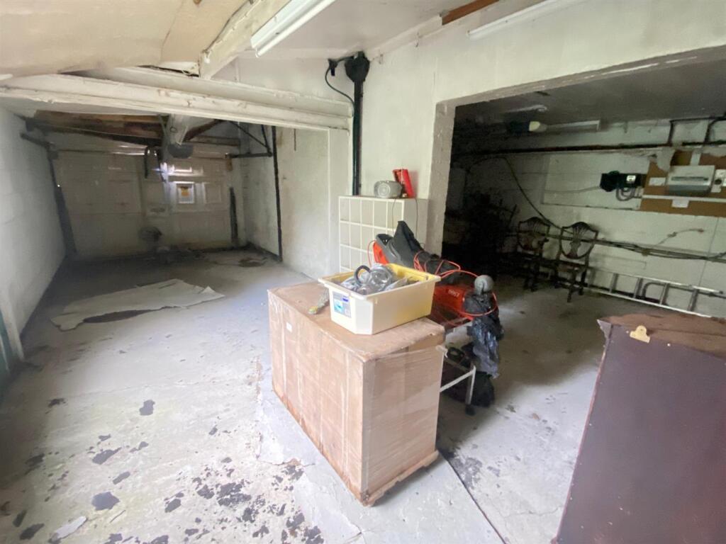 garage 2.jpg
