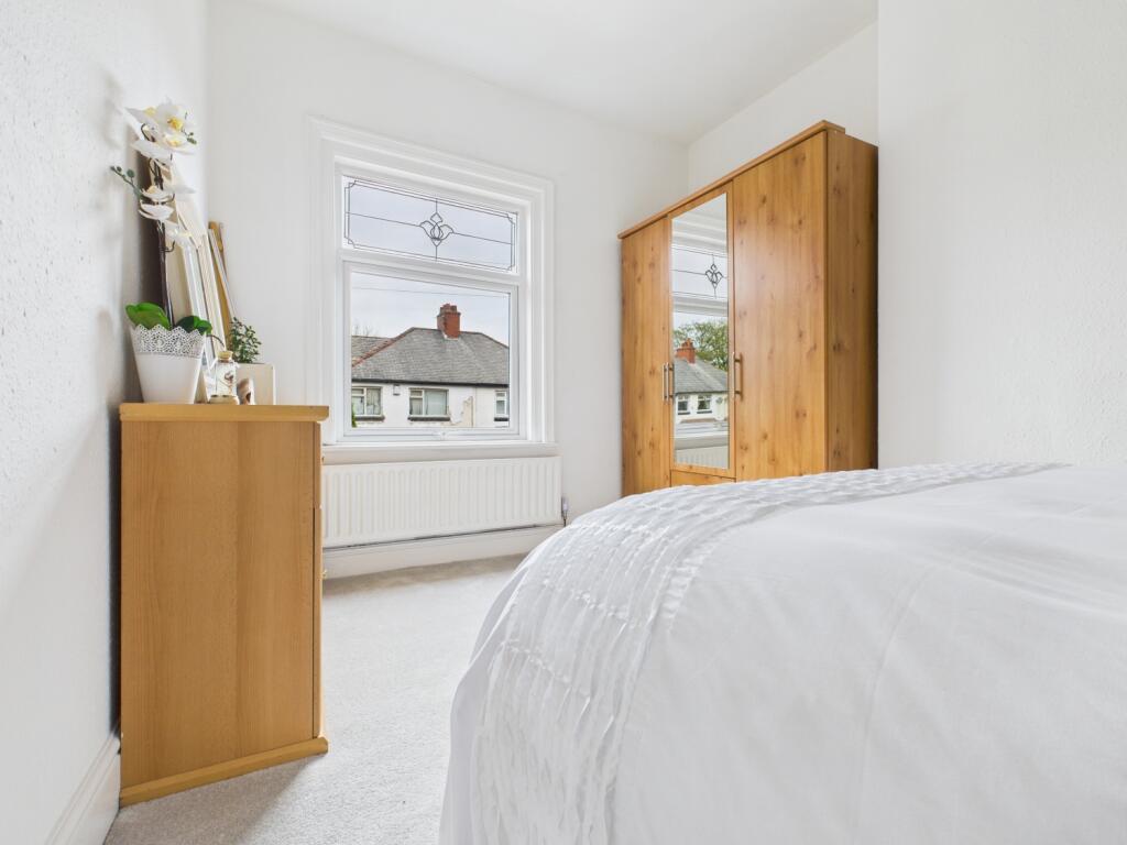 CAM03729G0-PR0166-STILL015