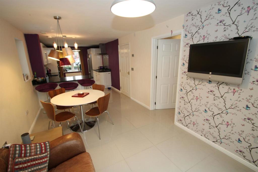 Dining Kitchen Aspect 5