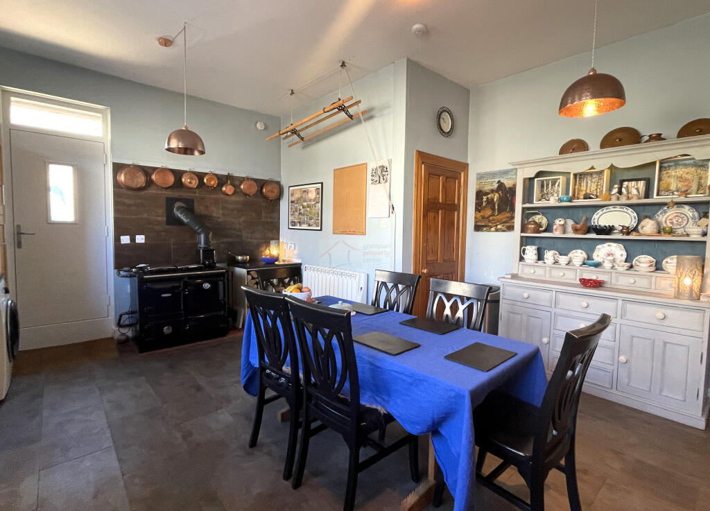 Kitchen b.JPG